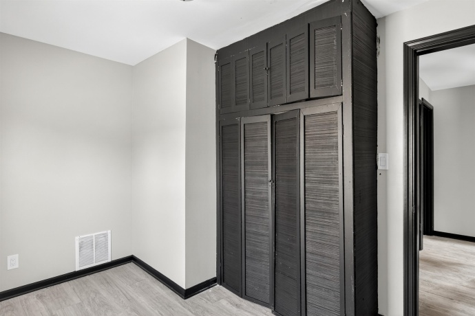 1231-1233 N Main, ROCKFORD, Illinois 61103, ,2 Units,For Sale,N Main,202603855