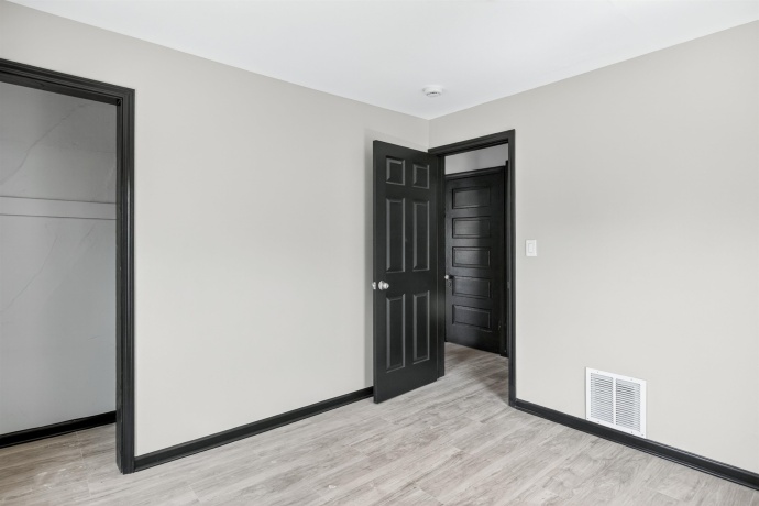 1231-1233 N Main, ROCKFORD, Illinois 61103, ,2 Units,For Sale,N Main,202603855
