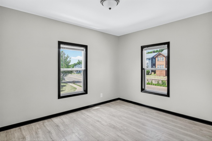 1231-1233 N Main, ROCKFORD, Illinois 61103, ,2 Units,For Sale,N Main,202603855