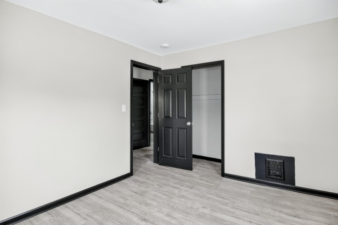 1231-1233 N Main, ROCKFORD, Illinois 61103, ,2 Units,For Sale,N Main,202603855