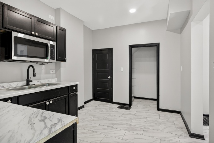 1231-1233 N Main, ROCKFORD, Illinois 61103, ,2 Units,For Sale,N Main,202603855