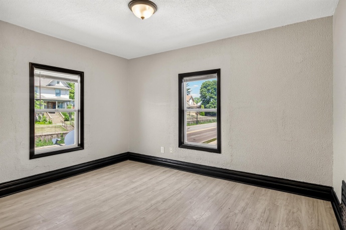 1231-1233 N Main, ROCKFORD, Illinois 61103, ,2 Units,For Sale,N Main,202603855