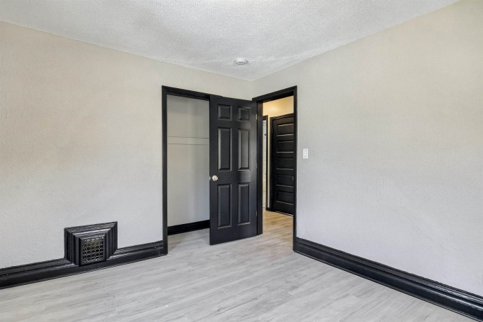 1231-1233 N Main, ROCKFORD, Illinois 61103, ,2 Units,For Sale,N Main,202603855