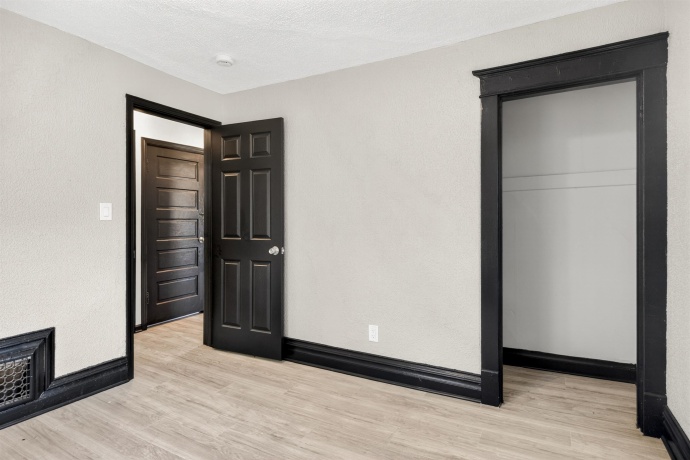 1231-1233 N Main, ROCKFORD, Illinois 61103, ,2 Units,For Sale,N Main,202603855