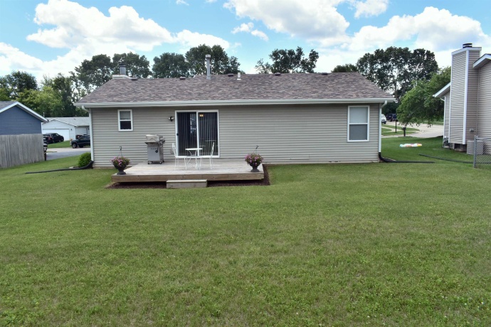 2610 Bluffside, ROCKFORD, Illinois 61109, 2 Bedrooms Bedrooms, ,1 BathroomBathrooms,House,For Sale,Bluffside,202603853