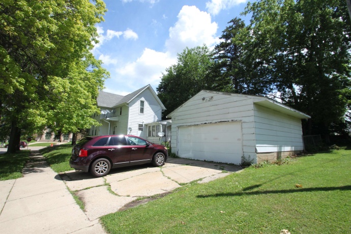 1601 Charles, ROCKFORD, Illinois 61104, ,2 Units,For Sale,Charles,202603859