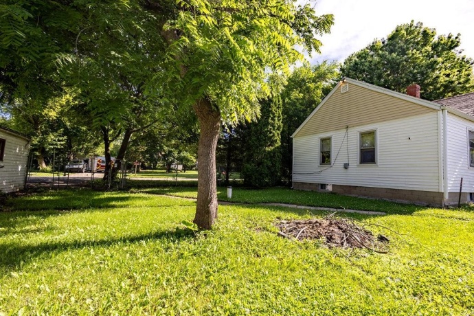 301 Vincent, ROCKFORD, Illinois 61102, 2 Bedrooms Bedrooms, ,1 BathroomBathrooms,House,For Sale,Vincent,202603861