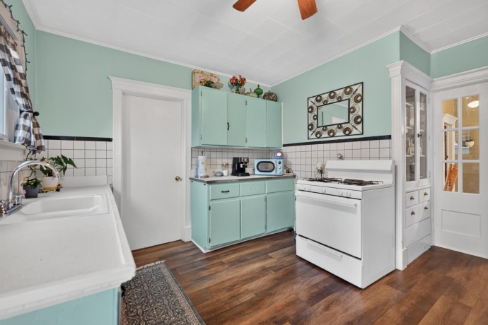 404 Main, BELVIDERE, Illinois 61008, 4 Bedrooms Bedrooms, ,2 BathroomsBathrooms,House,For Sale,Main,202603869