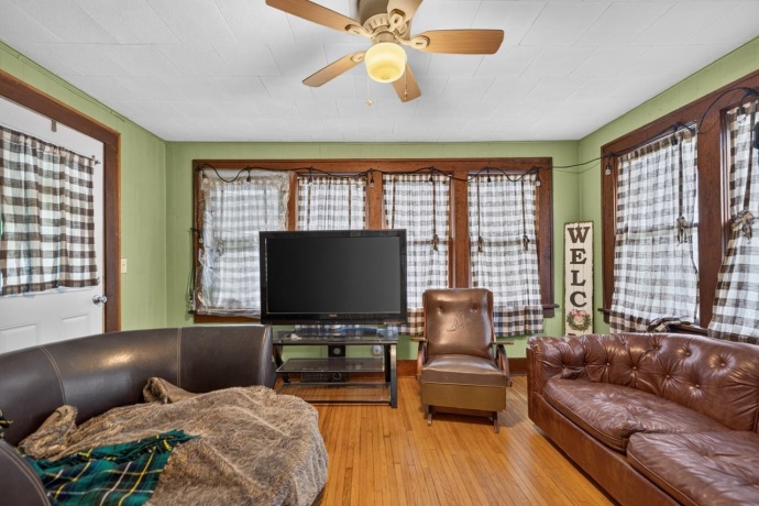 404 Main, BELVIDERE, Illinois 61008, 4 Bedrooms Bedrooms, ,2 BathroomsBathrooms,House,For Sale,Main,202603869