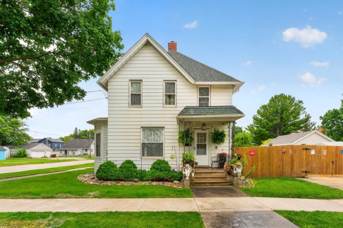 404 Main, BELVIDERE, Illinois 61008, 4 Bedrooms Bedrooms, ,2 BathroomsBathrooms,House,For Sale,Main,202603869
