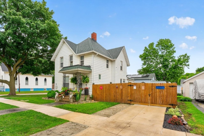 404 Main, BELVIDERE, Illinois 61008, 4 Bedrooms Bedrooms, ,2 BathroomsBathrooms,House,For Sale,Main,202603869