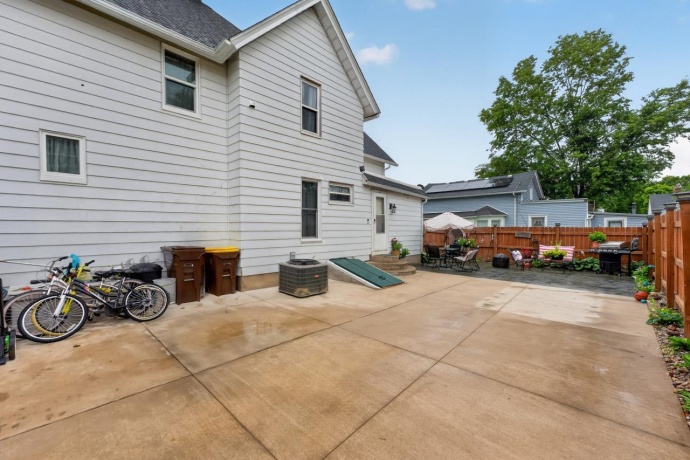 404 Main, BELVIDERE, Illinois 61008, 4 Bedrooms Bedrooms, ,2 BathroomsBathrooms,House,For Sale,Main,202603869