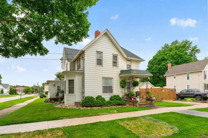 404 Main, BELVIDERE, Illinois 61008, 4 Bedrooms Bedrooms, ,2 BathroomsBathrooms,House,For Sale,Main,202603869