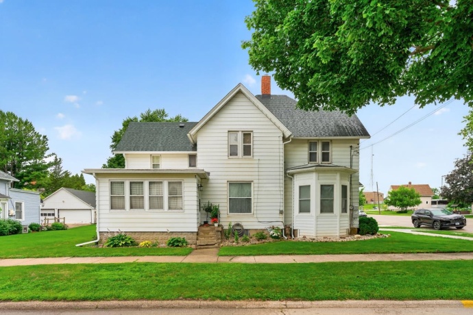 404 Main, BELVIDERE, Illinois 61008, 4 Bedrooms Bedrooms, ,2 BathroomsBathrooms,House,For Sale,Main,202603869