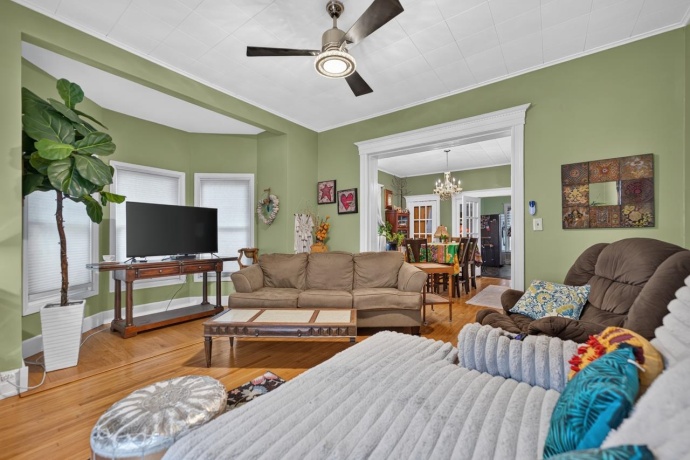 404 Main, BELVIDERE, Illinois 61008, 4 Bedrooms Bedrooms, ,2 BathroomsBathrooms,House,For Sale,Main,202603869