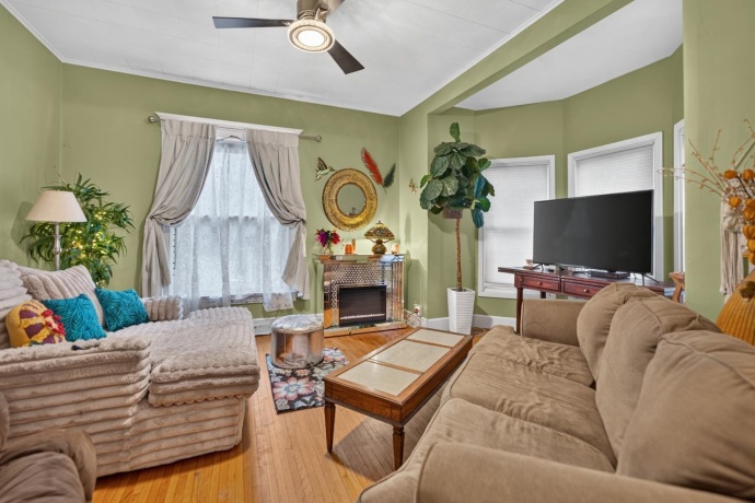 404 Main, BELVIDERE, Illinois 61008, 4 Bedrooms Bedrooms, ,2 BathroomsBathrooms,House,For Sale,Main,202603869