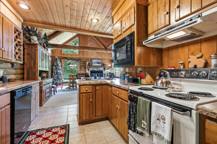 19 Valley, GALENA, Illinois 61036, 2 Bedrooms Bedrooms, ,2 BathroomsBathrooms,House,For Sale,Valley,202603870