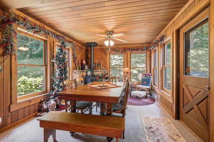 19 Valley, GALENA, Illinois 61036, 2 Bedrooms Bedrooms, ,2 BathroomsBathrooms,House,For Sale,Valley,202603870