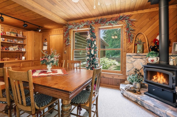 19 Valley, GALENA, Illinois 61036, 2 Bedrooms Bedrooms, ,2 BathroomsBathrooms,House,For Sale,Valley,202603870