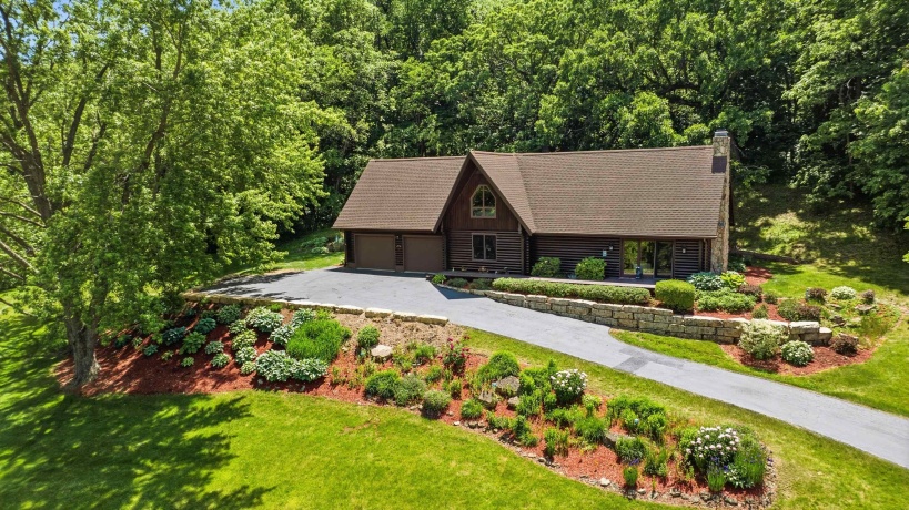 19 Valley, GALENA, Illinois 61036, 2 Bedrooms Bedrooms, ,2 BathroomsBathrooms,House,For Sale,Valley,202603870
