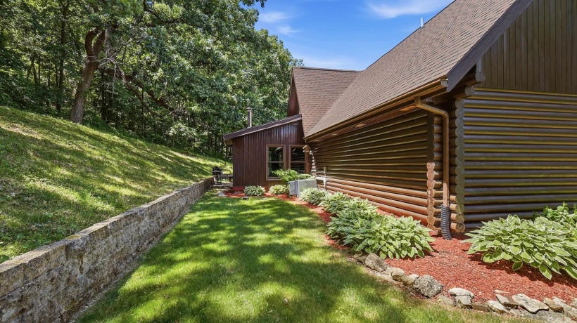19 Valley, GALENA, Illinois 61036, 2 Bedrooms Bedrooms, ,2 BathroomsBathrooms,House,For Sale,Valley,202603870