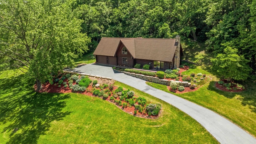 19 Valley, GALENA, Illinois 61036, 2 Bedrooms Bedrooms, ,2 BathroomsBathrooms,House,For Sale,Valley,202603870