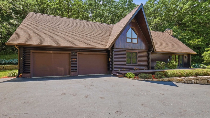 19 Valley, GALENA, Illinois 61036, 2 Bedrooms Bedrooms, ,2 BathroomsBathrooms,House,For Sale,Valley,202603870