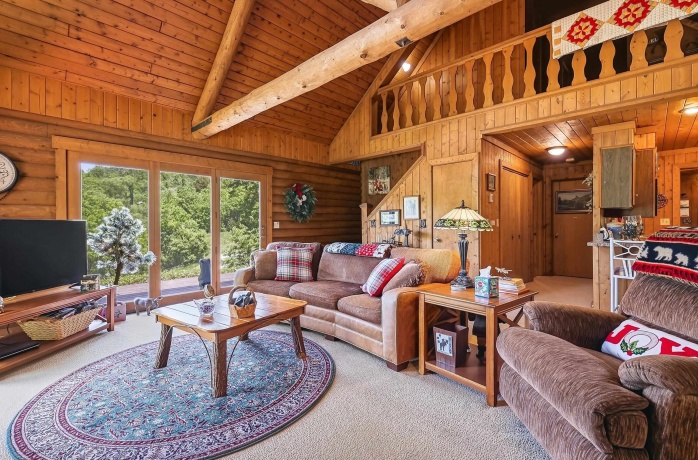 19 Valley, GALENA, Illinois 61036, 2 Bedrooms Bedrooms, ,2 BathroomsBathrooms,House,For Sale,Valley,202603870