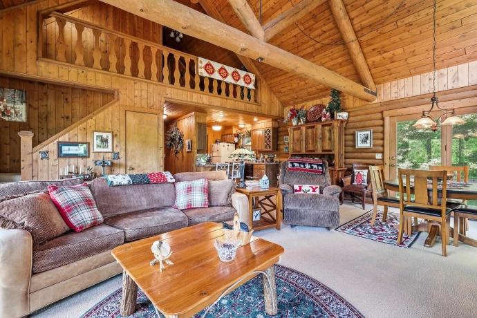 19 Valley, GALENA, Illinois 61036, 2 Bedrooms Bedrooms, ,2 BathroomsBathrooms,House,For Sale,Valley,202603870