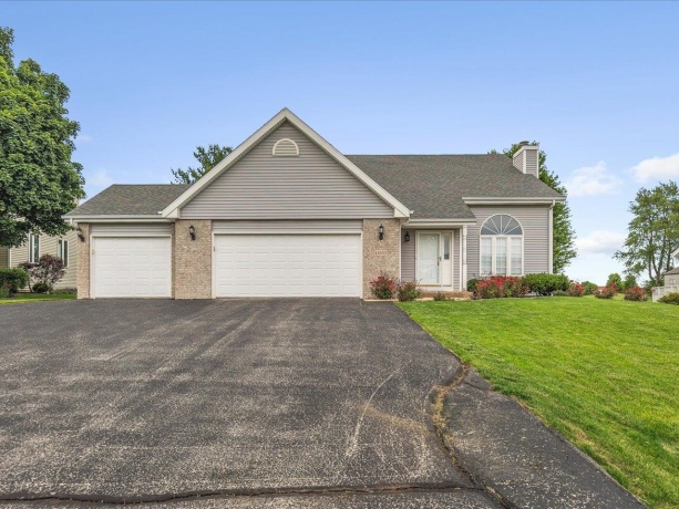 13033 Springhill, WINNEBAGO, Illinois 61088, 4 Bedrooms Bedrooms, ,2 BathroomsBathrooms,House,For Sale,Springhill,202603873