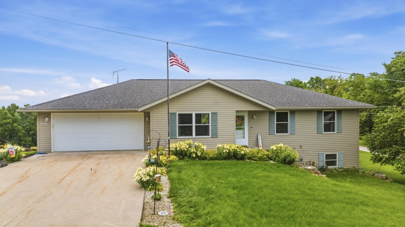 1031 Dodge, GALENA, Illinois 61036, 4 Bedrooms Bedrooms, ,3 BathroomsBathrooms,House,For Sale,Dodge,202603877