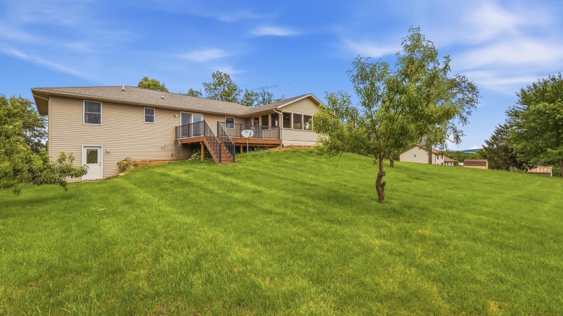 1031 Dodge, GALENA, Illinois 61036, 4 Bedrooms Bedrooms, ,3 BathroomsBathrooms,House,For Sale,Dodge,202603877
