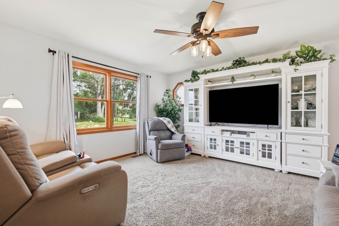 1031 Dodge, GALENA, Illinois 61036, 4 Bedrooms Bedrooms, ,3 BathroomsBathrooms,House,For Sale,Dodge,202603877