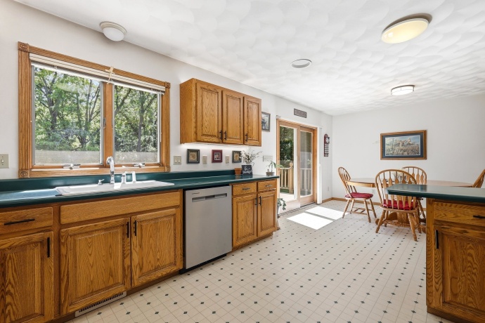 45 Roosevelt, EAST DUBUQUE, Illinois 61025, 4 Bedrooms Bedrooms, ,3 BathroomsBathrooms,House,For Sale,Roosevelt,202603886