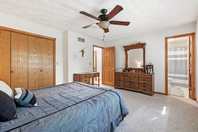 45 Roosevelt, EAST DUBUQUE, Illinois 61025, 4 Bedrooms Bedrooms, ,3 BathroomsBathrooms,House,For Sale,Roosevelt,202603886