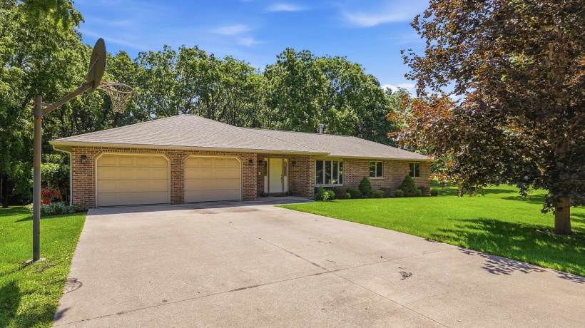 45 Roosevelt, EAST DUBUQUE, Illinois 61025, 4 Bedrooms Bedrooms, ,3 BathroomsBathrooms,House,For Sale,Roosevelt,202603886