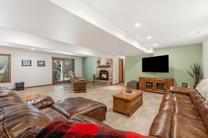 45 Roosevelt, EAST DUBUQUE, Illinois 61025, 4 Bedrooms Bedrooms, ,3 BathroomsBathrooms,House,For Sale,Roosevelt,202603886