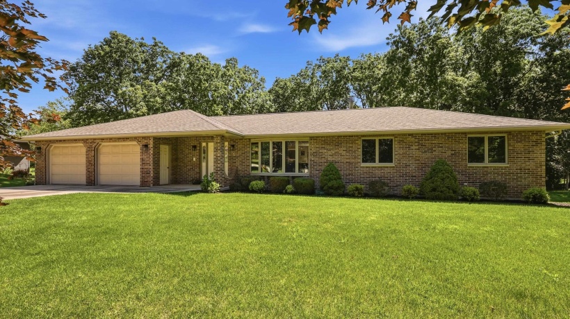 45 Roosevelt, EAST DUBUQUE, Illinois 61025, 4 Bedrooms Bedrooms, ,3 BathroomsBathrooms,House,For Sale,Roosevelt,202603886