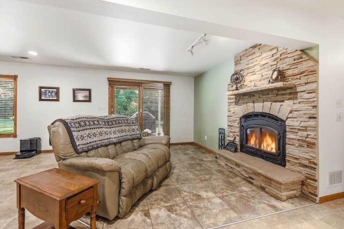 45 Roosevelt, EAST DUBUQUE, Illinois 61025, 4 Bedrooms Bedrooms, ,3 BathroomsBathrooms,House,For Sale,Roosevelt,202603886