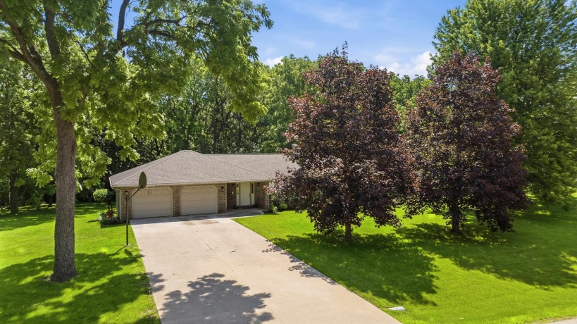 45 Roosevelt, EAST DUBUQUE, Illinois 61025, 4 Bedrooms Bedrooms, ,3 BathroomsBathrooms,House,For Sale,Roosevelt,202603886