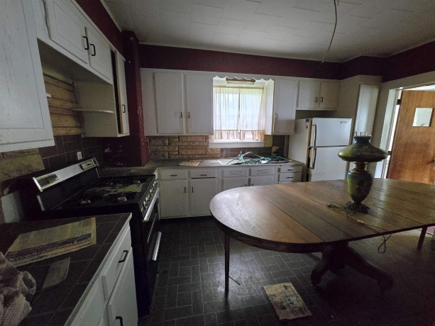 202 ELKHORN, POLO, Illinois 61064, 1 Bedroom Bedrooms, ,1 BathroomBathrooms,House,For Sale,ELKHORN,202603887