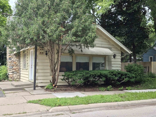 2203 CUMBERLAND, ROCKFORD, Illinois 61103, ,House,For Sale,CUMBERLAND,202603891