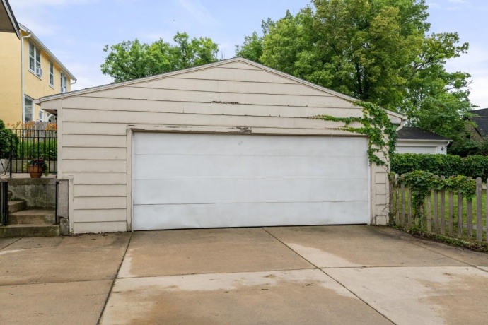 816 PARIS, ROCKFORD, Illinois 61107, 4 Bedrooms Bedrooms, ,2 BathroomsBathrooms,House,For Sale,PARIS,202603899