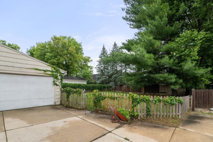 816 PARIS, ROCKFORD, Illinois 61107, 4 Bedrooms Bedrooms, ,2 BathroomsBathrooms,House,For Sale,PARIS,202603899