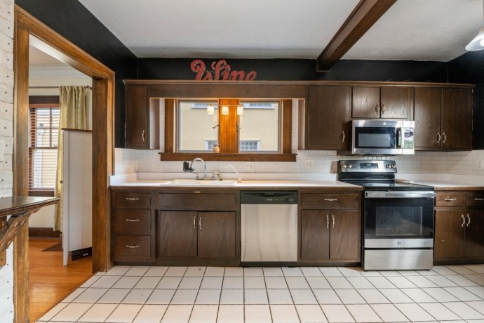 816 PARIS, ROCKFORD, Illinois 61107, 4 Bedrooms Bedrooms, ,2 BathroomsBathrooms,House,For Sale,PARIS,202603899