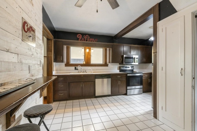 816 PARIS, ROCKFORD, Illinois 61107, 4 Bedrooms Bedrooms, ,2 BathroomsBathrooms,House,For Sale,PARIS,202603899