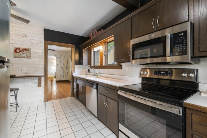 816 PARIS, ROCKFORD, Illinois 61107, 4 Bedrooms Bedrooms, ,2 BathroomsBathrooms,House,For Sale,PARIS,202603899