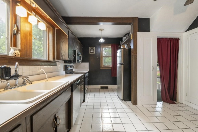 816 PARIS, ROCKFORD, Illinois 61107, 4 Bedrooms Bedrooms, ,2 BathroomsBathrooms,House,For Sale,PARIS,202603899