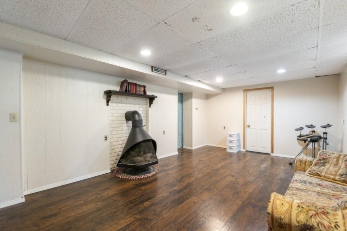 816 PARIS, ROCKFORD, Illinois 61107, 4 Bedrooms Bedrooms, ,2 BathroomsBathrooms,House,For Sale,PARIS,202603899