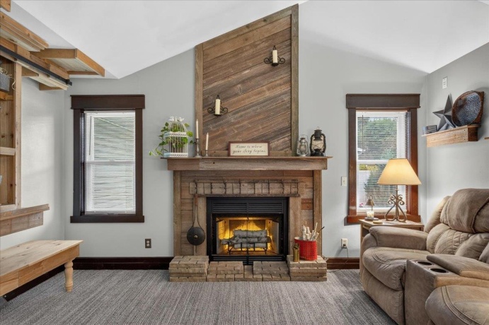 864 Campton, ROCKFORD, Illinois 61102, 3 Bedrooms Bedrooms, ,2 BathroomsBathrooms,House,For Sale,Campton,202603913